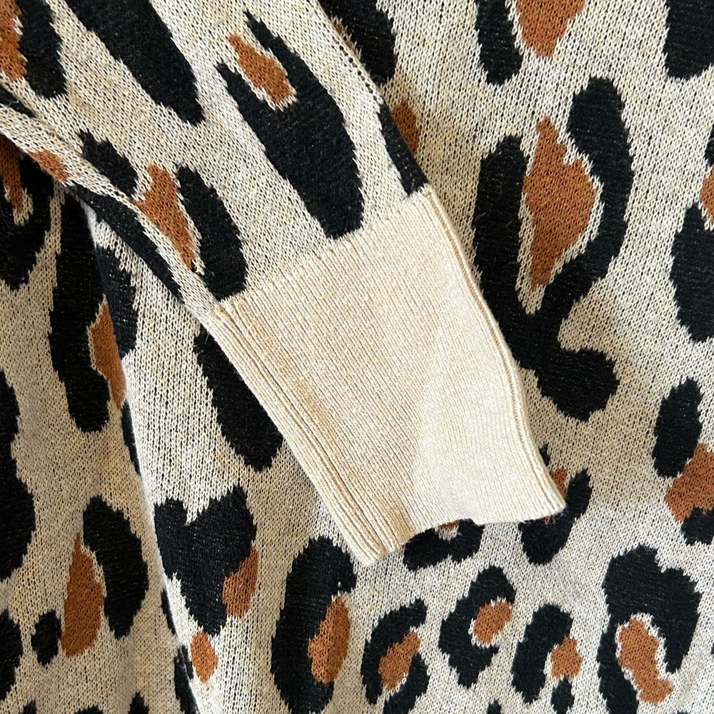 Leopard Print Sweater - Picture 6 of 6
